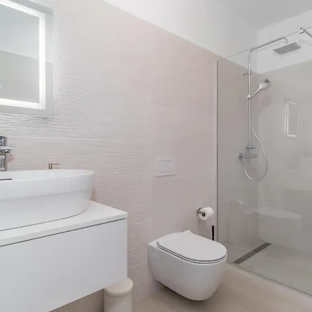 Pet Friendly In With Kitchen * Šmrika