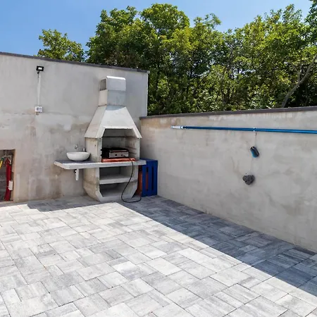 Pet Friendly In With Kitchen Šmrika