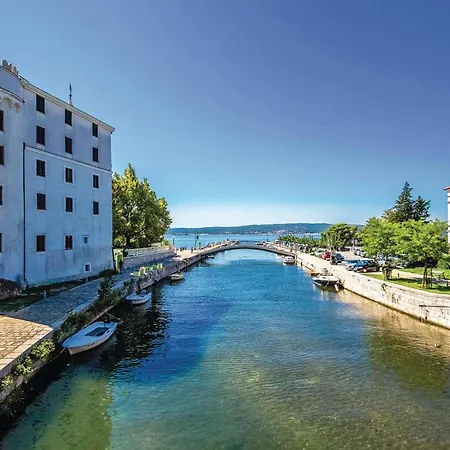 Feriehus Stunning In Šmrika