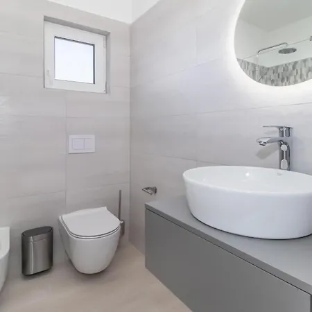 Pet Friendly In With Kitchen * Šmrika